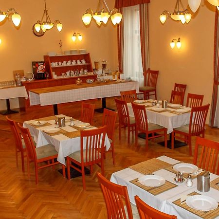 Pannon Hotel Bejelentkezes 20 Oraig, Check-In Until 20 O'Clock, Einchecken Bis 20 Uhr 莫哈奇 外观 照片