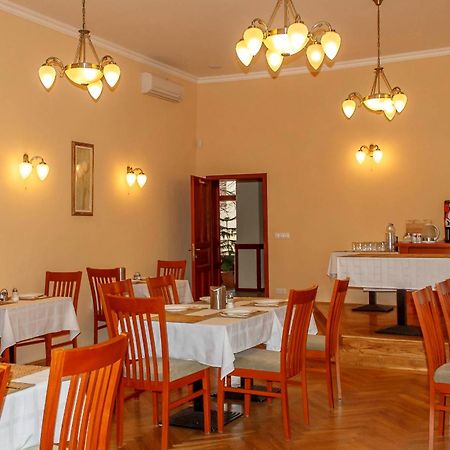 Pannon Hotel Bejelentkezes 20 Oraig, Check-In Until 20 O'Clock, Einchecken Bis 20 Uhr 莫哈奇 外观 照片