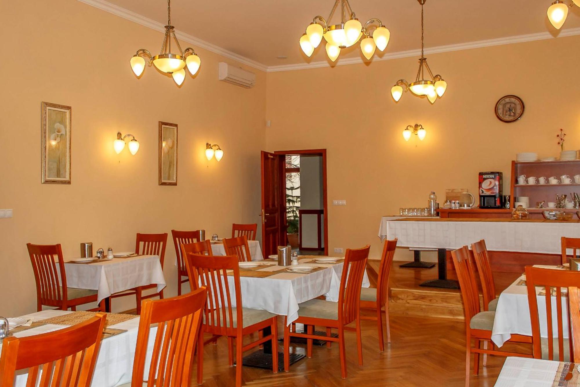 Pannon Hotel Bejelentkezes 20 Oraig, Check-In Until 20 O'Clock, Einchecken Bis 20 Uhr 莫哈奇 外观 照片