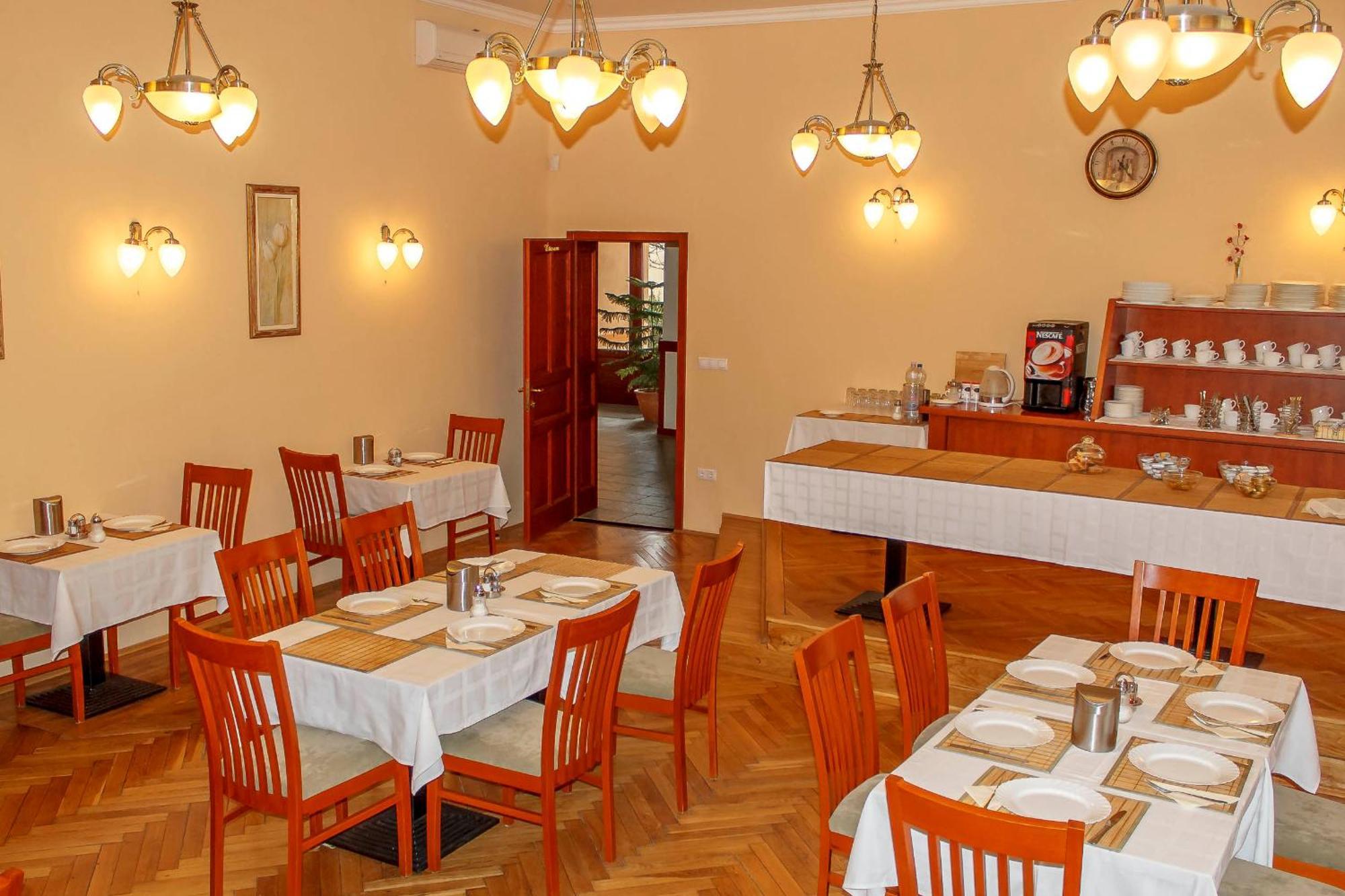 Pannon Hotel Bejelentkezes 20 Oraig, Check-In Until 20 O'Clock, Einchecken Bis 20 Uhr 莫哈奇 外观 照片
