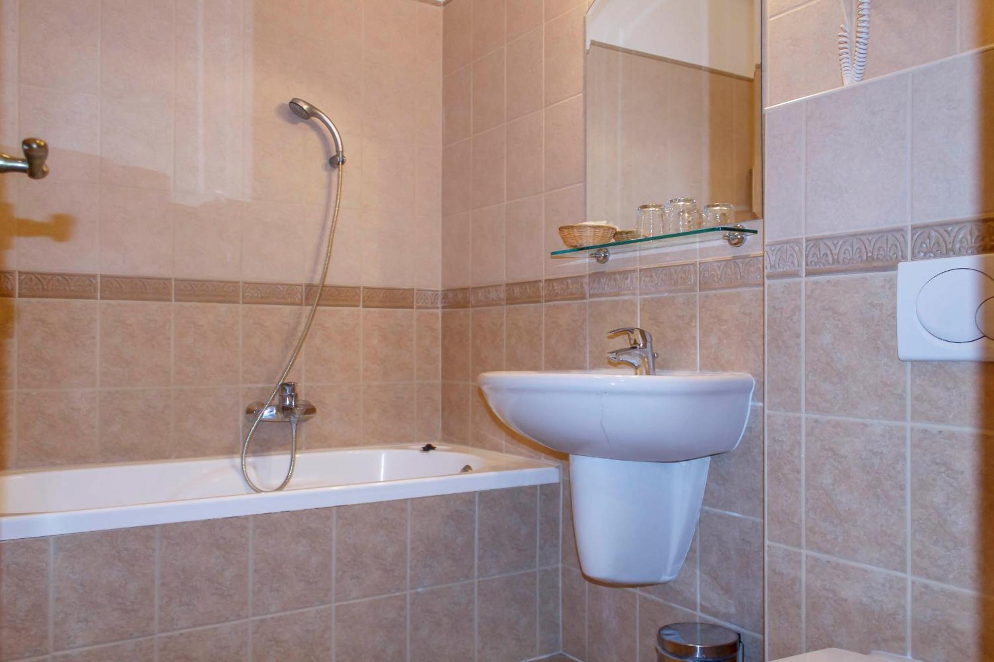 Pannon Hotel Bejelentkezes 20 Oraig, Check-In Until 20 O'Clock, Einchecken Bis 20 Uhr 莫哈奇 外观 照片