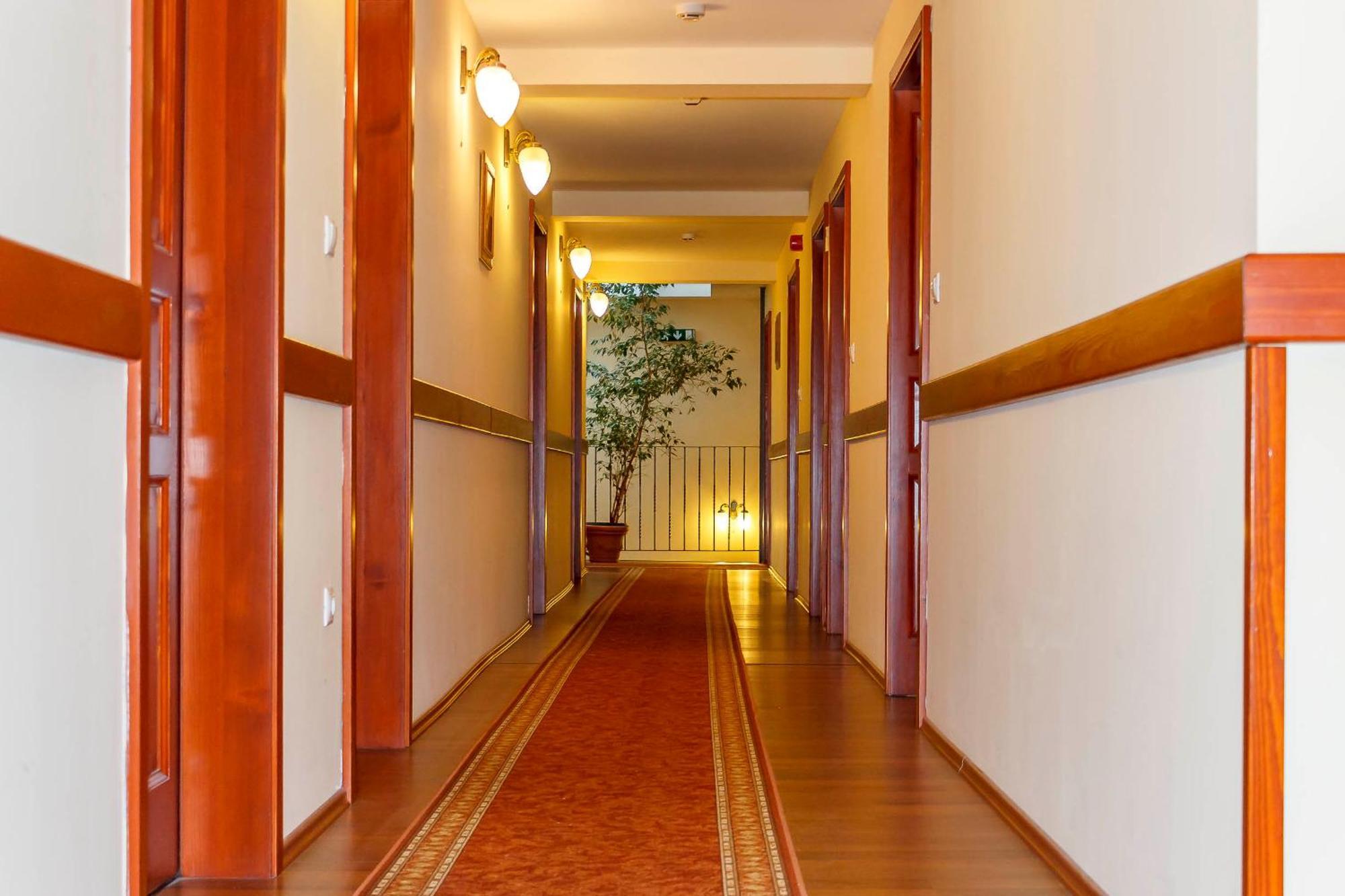 Pannon Hotel Bejelentkezes 20 Oraig, Check-In Until 20 O'Clock, Einchecken Bis 20 Uhr 莫哈奇 外观 照片