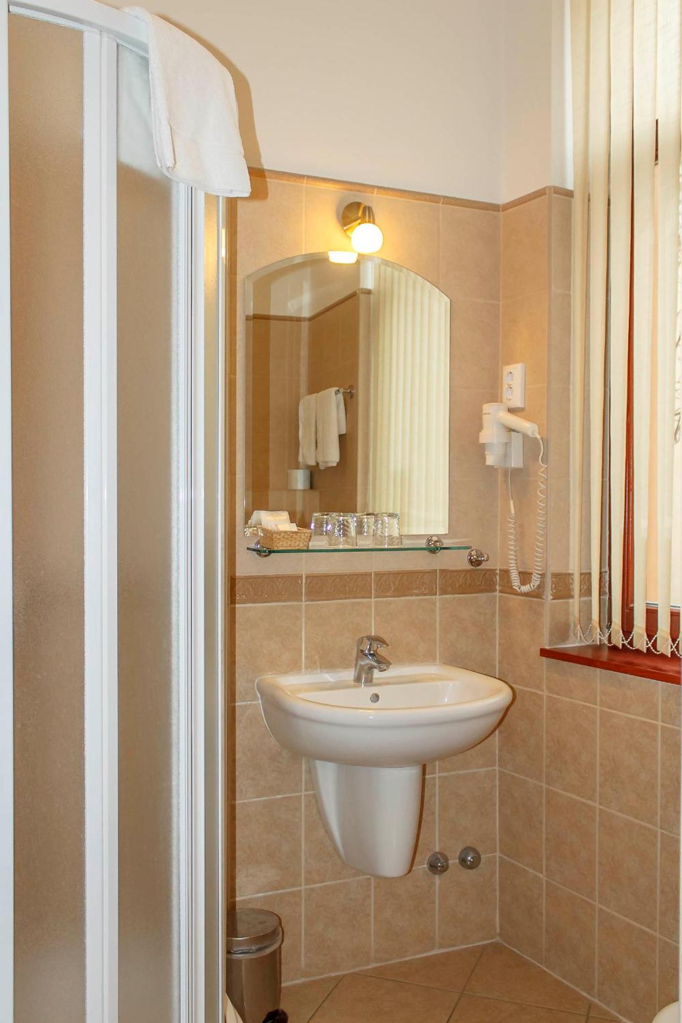 Pannon Hotel Bejelentkezes 20 Oraig, Check-In Until 20 O'Clock, Einchecken Bis 20 Uhr 莫哈奇 外观 照片