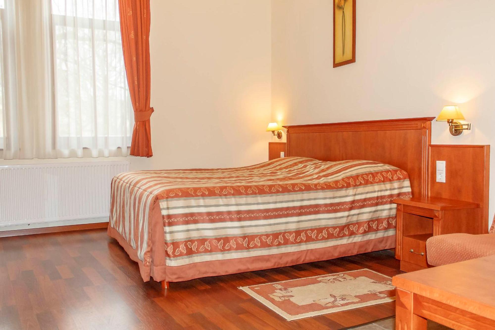 Pannon Hotel Bejelentkezes 20 Oraig, Check-In Until 20 O'Clock, Einchecken Bis 20 Uhr 莫哈奇 外观 照片