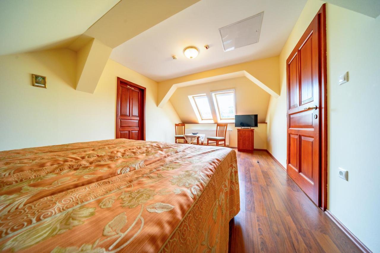Pannon Hotel Bejelentkezes 20 Oraig, Check-In Until 20 O'Clock, Einchecken Bis 20 Uhr 莫哈奇 外观 照片