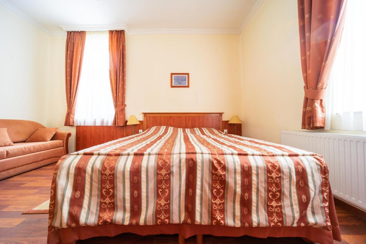 Pannon Hotel Bejelentkezes 20 Oraig, Check-In Until 20 O'Clock, Einchecken Bis 20 Uhr 莫哈奇 外观 照片