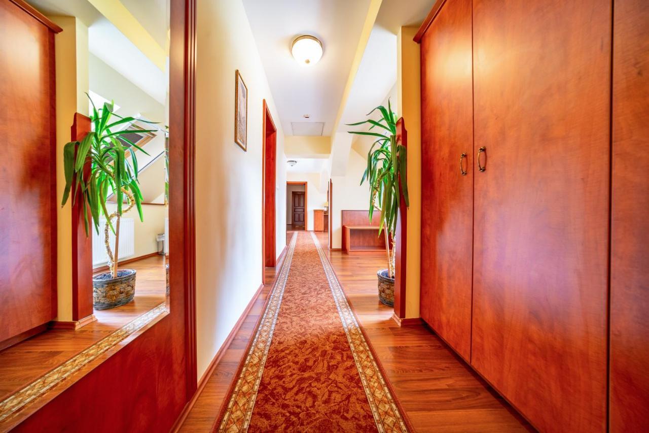 Pannon Hotel Bejelentkezes 20 Oraig, Check-In Until 20 O'Clock, Einchecken Bis 20 Uhr 莫哈奇 外观 照片