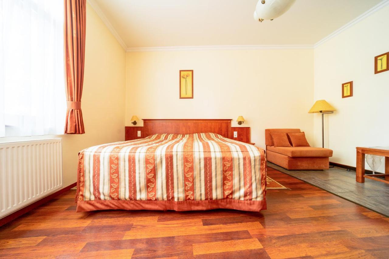 Pannon Hotel Bejelentkezes 20 Oraig, Check-In Until 20 O'Clock, Einchecken Bis 20 Uhr 莫哈奇 外观 照片