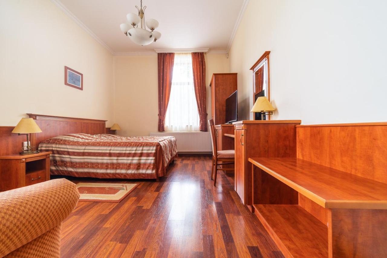 Pannon Hotel Bejelentkezes 20 Oraig, Check-In Until 20 O'Clock, Einchecken Bis 20 Uhr 莫哈奇 外观 照片