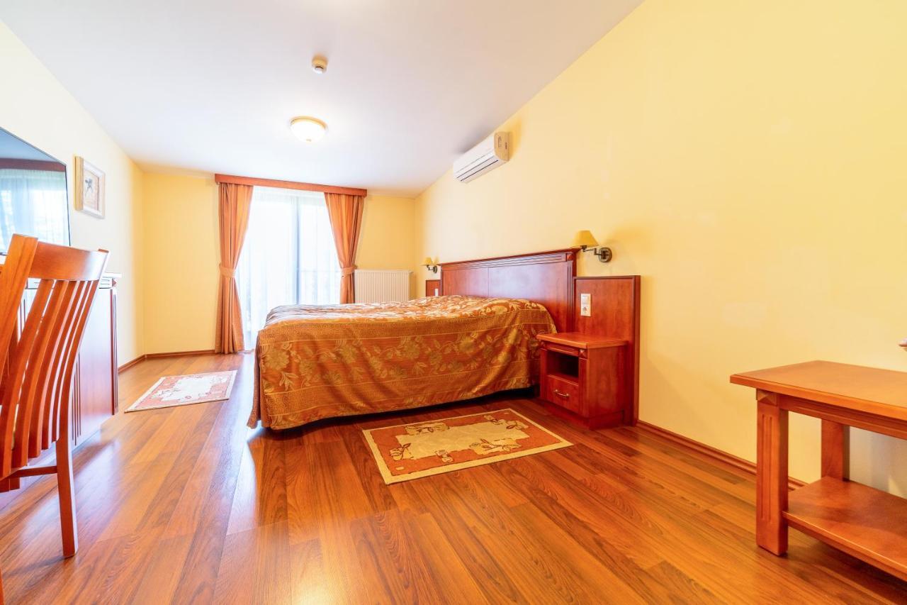 Pannon Hotel Bejelentkezes 20 Oraig, Check-In Until 20 O'Clock, Einchecken Bis 20 Uhr 莫哈奇 外观 照片