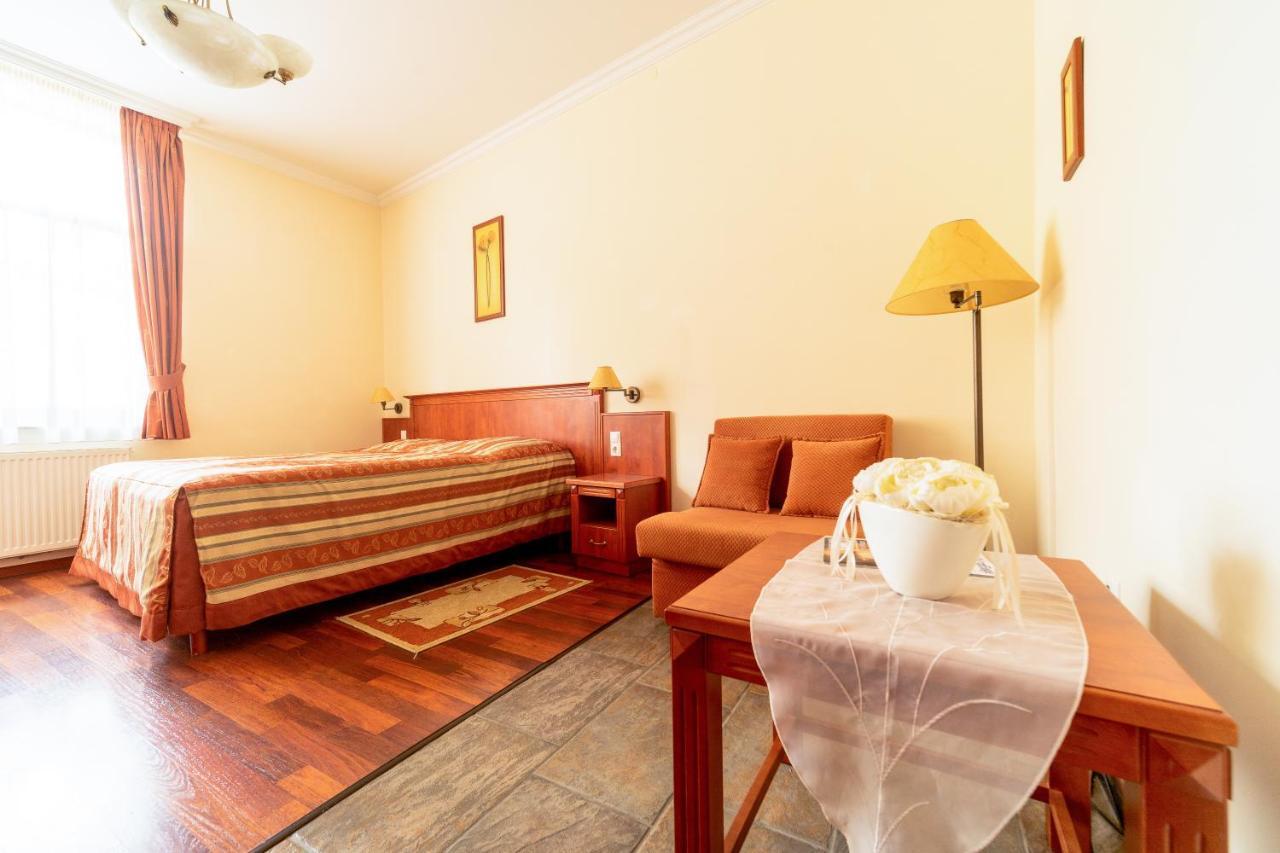 Pannon Hotel Bejelentkezes 20 Oraig, Check-In Until 20 O'Clock, Einchecken Bis 20 Uhr 莫哈奇 外观 照片