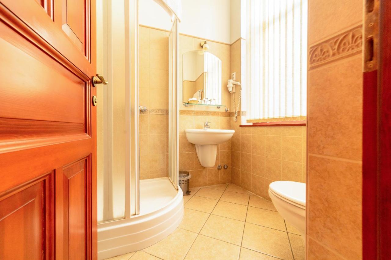 Pannon Hotel Bejelentkezes 20 Oraig, Check-In Until 20 O'Clock, Einchecken Bis 20 Uhr 莫哈奇 外观 照片