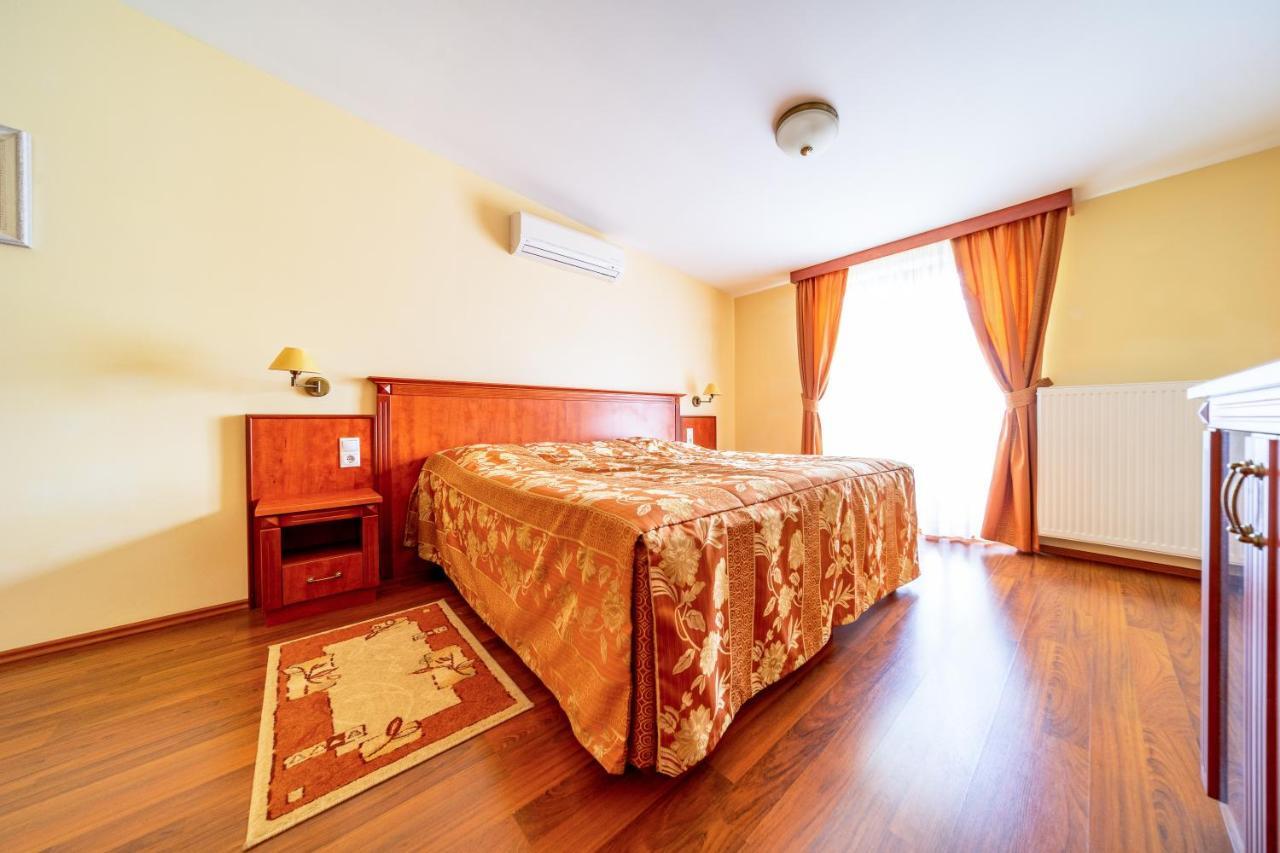 Pannon Hotel Bejelentkezes 20 Oraig, Check-In Until 20 O'Clock, Einchecken Bis 20 Uhr 莫哈奇 外观 照片