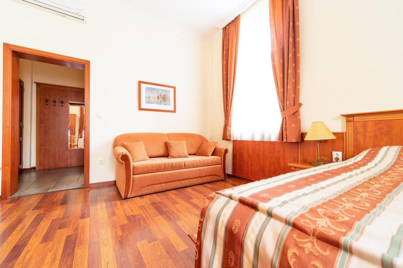 Pannon Hotel Bejelentkezes 20 Oraig, Check-In Until 20 O'Clock, Einchecken Bis 20 Uhr 莫哈奇 外观 照片