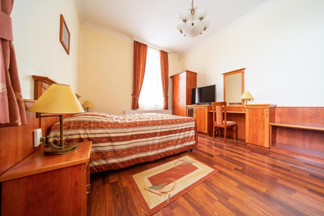 Pannon Hotel Bejelentkezes 20 Oraig, Check-In Until 20 O'Clock, Einchecken Bis 20 Uhr 莫哈奇 外观 照片