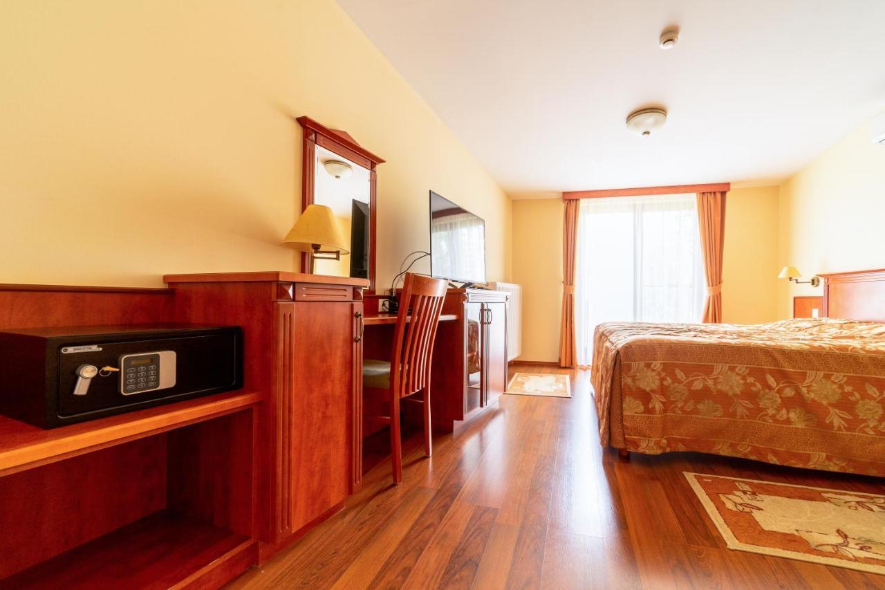 Pannon Hotel Bejelentkezes 20 Oraig, Check-In Until 20 O'Clock, Einchecken Bis 20 Uhr 莫哈奇 外观 照片