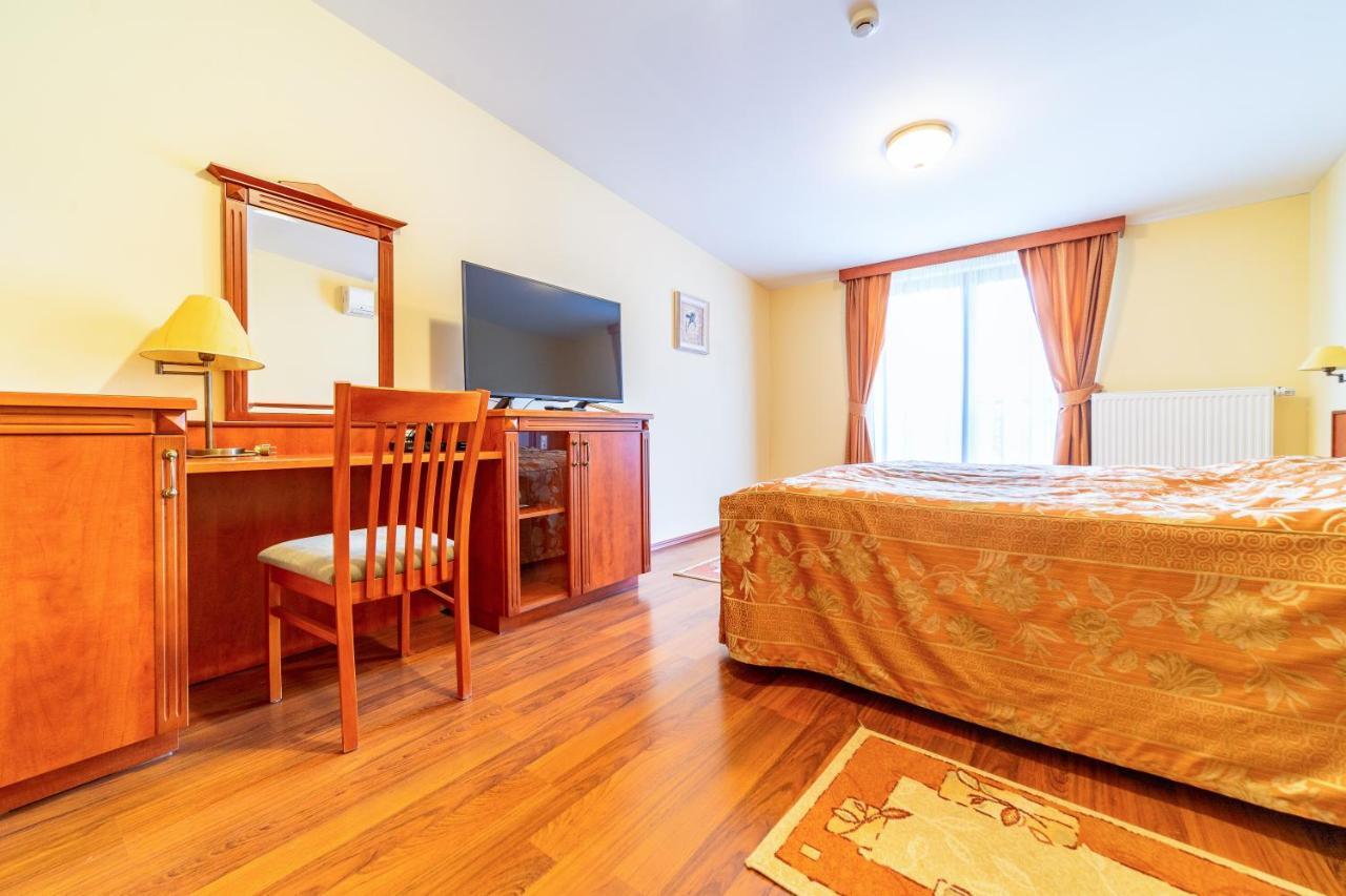 Pannon Hotel Bejelentkezes 20 Oraig, Check-In Until 20 O'Clock, Einchecken Bis 20 Uhr 莫哈奇 外观 照片