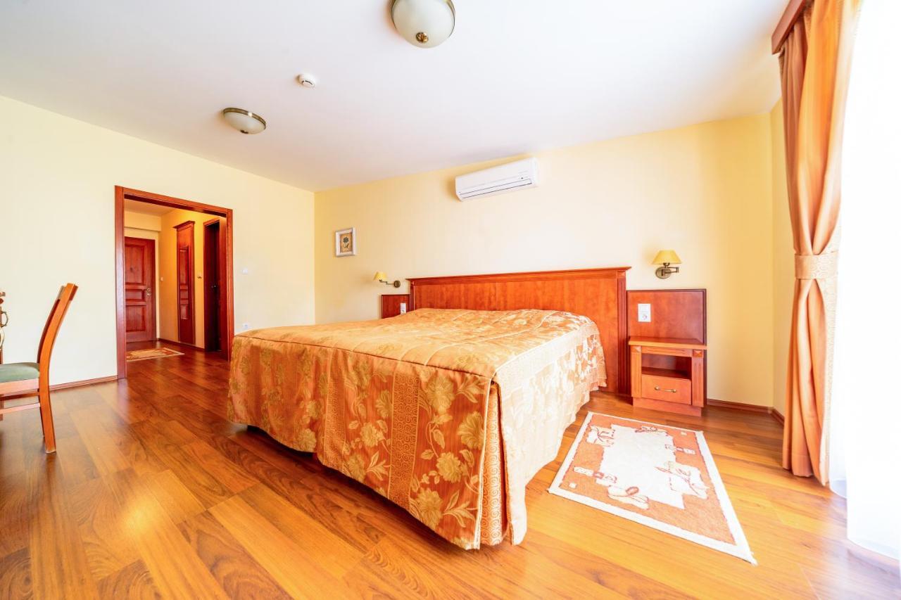 Pannon Hotel Bejelentkezes 20 Oraig, Check-In Until 20 O'Clock, Einchecken Bis 20 Uhr 莫哈奇 外观 照片